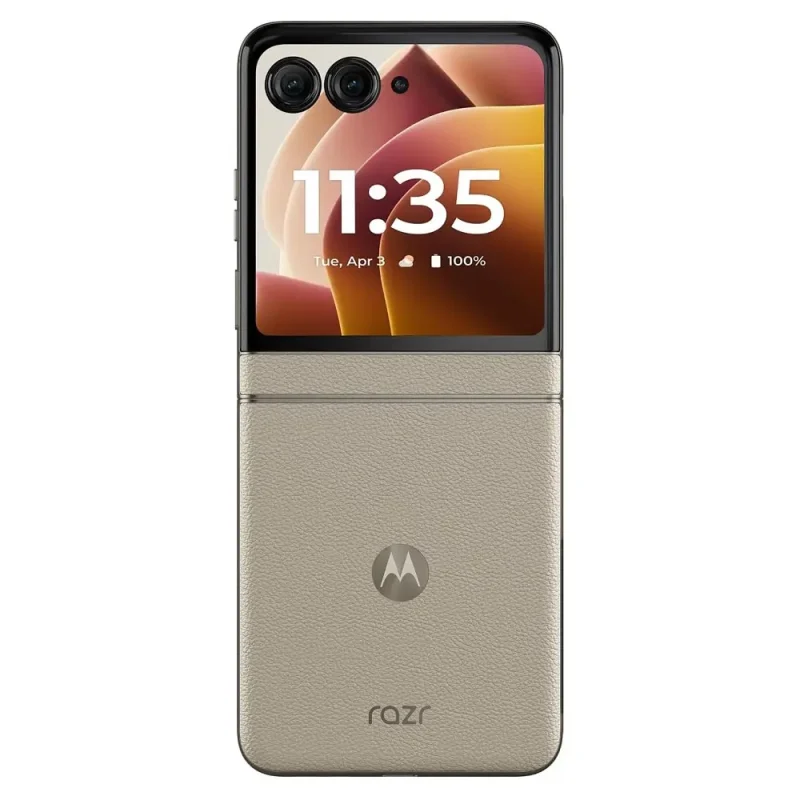 Motorola Razr 2024 View 31 - Camera, Display & Design