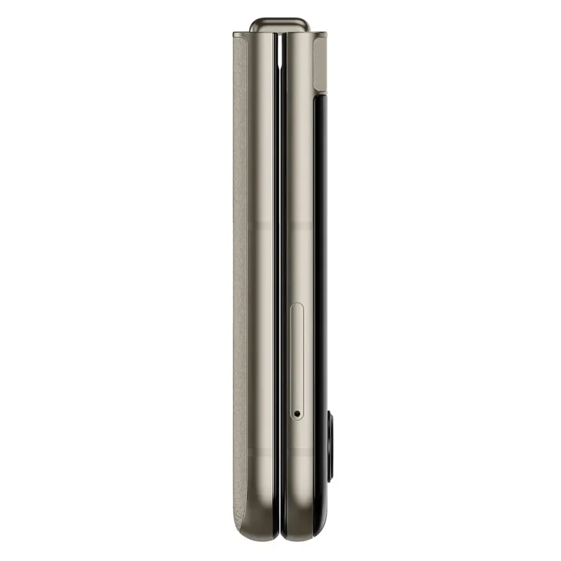 Motorola Razr 2024 View 33 - Camera, Display & Design
