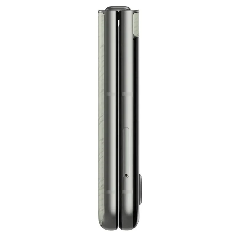 Motorola Razr 2025 View 14 - Camera, Display & Design