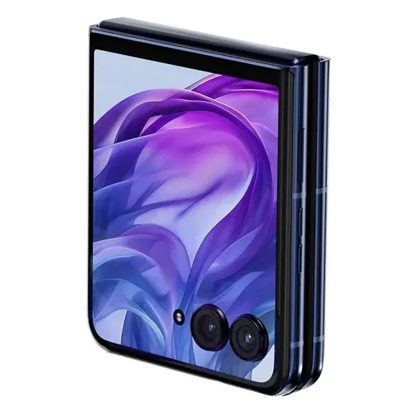 Motorola Razr 50 View 2 - Camera, Display & Design