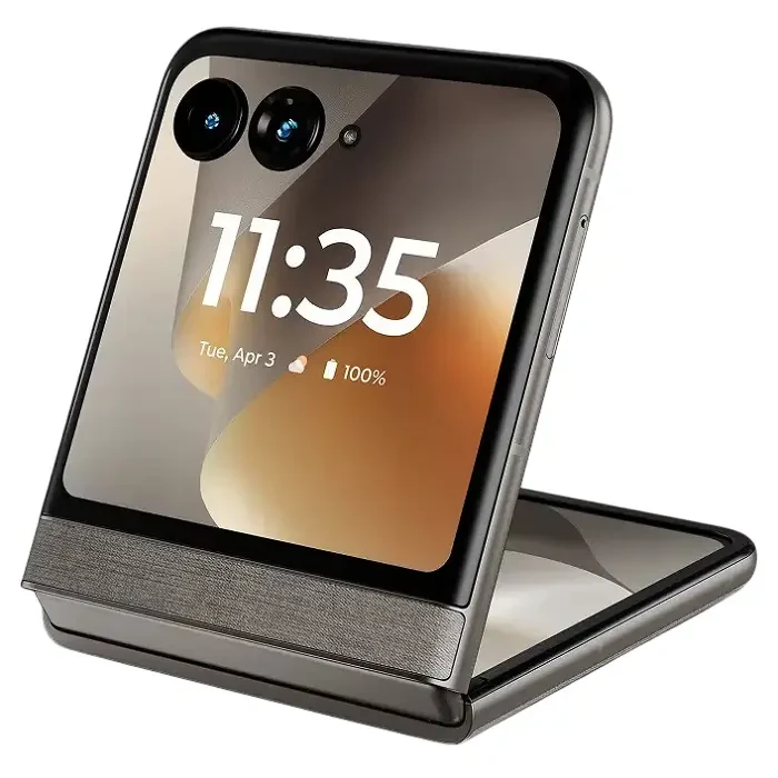 Motorola Razr 70 View 32 - Camera, Display & Design