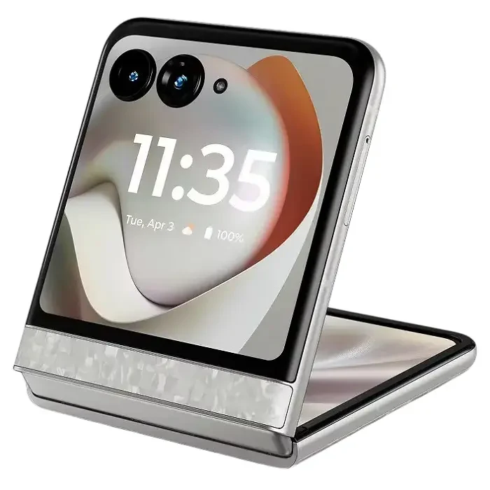 Motorola Razr 70 View 4 - Camera, Display & Design