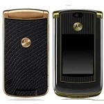 Motorola RAZR2 V8 View 1 - Camera, Display & Design