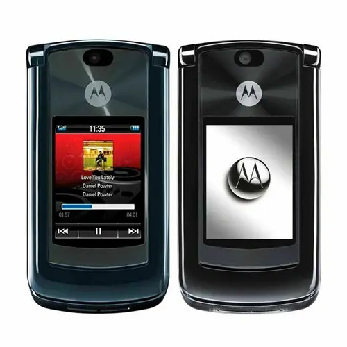 Motorola RAZR2 V8 View 5 - Camera, Display & Design