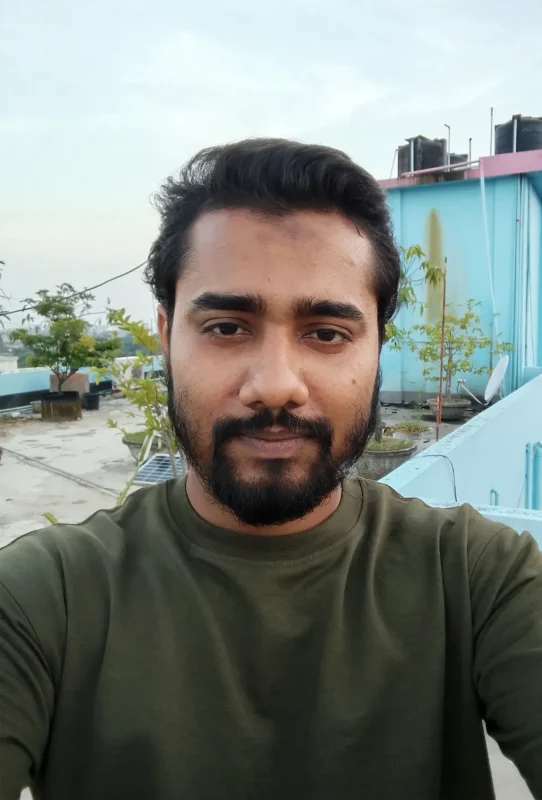 Realme C100x View 70 - Camera, Display & Design