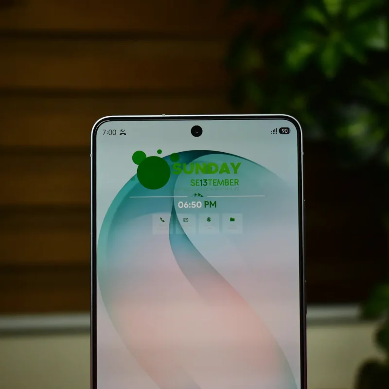 Samsung Galaxy S26 Ultra View 27 - Camera, Display & Design