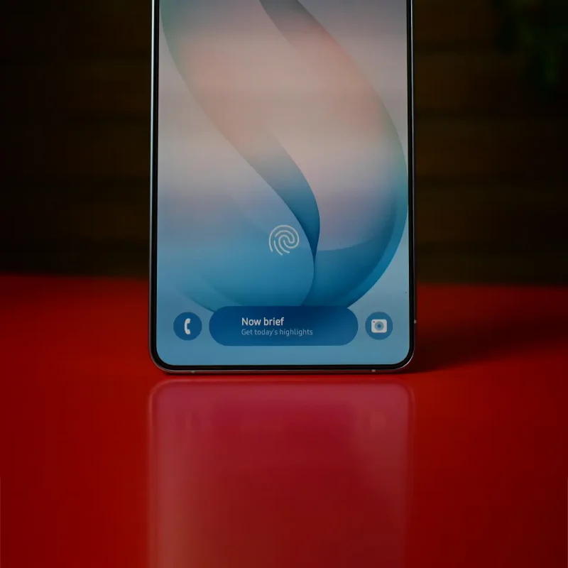 Samsung Galaxy S26 Ultra View 29 - Camera, Display & Design