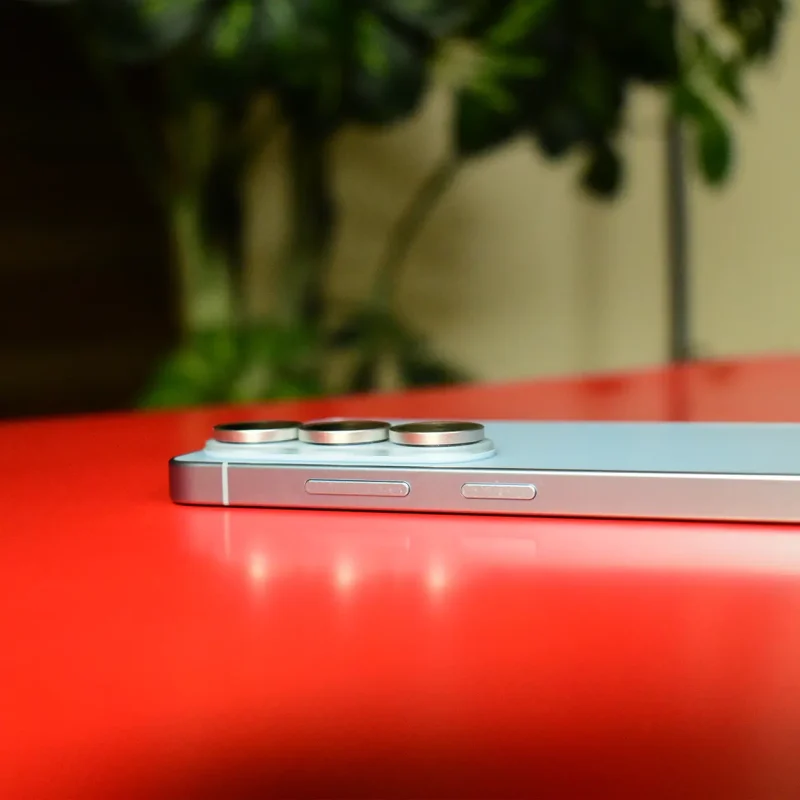 Samsung Galaxy S26 Ultra View 32 - Camera, Display & Design